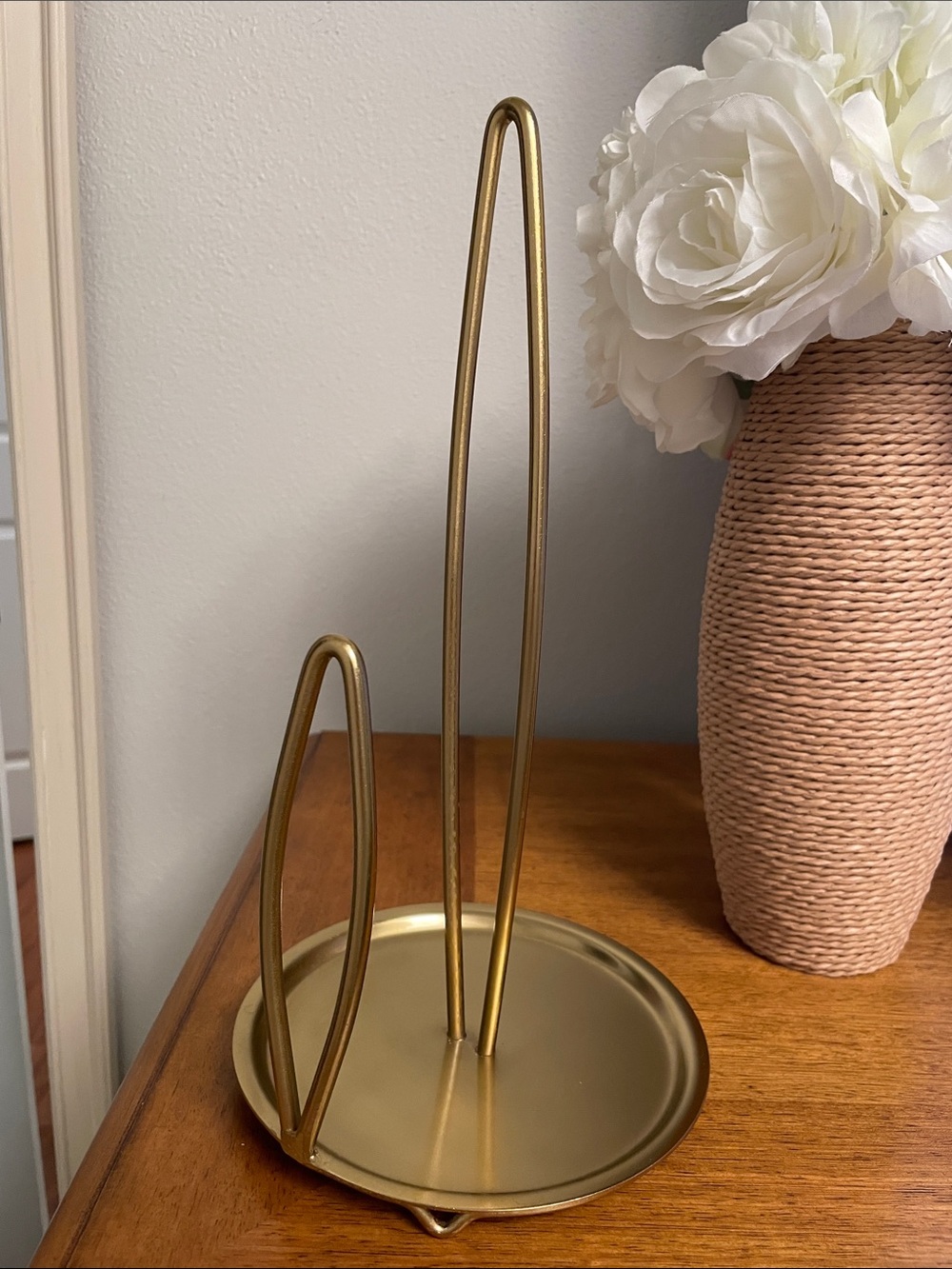 THRESHOLD Gold Tone Metal Countertop Paper Towel Holder LIKE NEW
